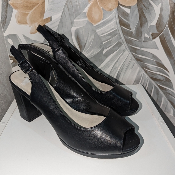 Anne Klein heels - Picture 3 of 5